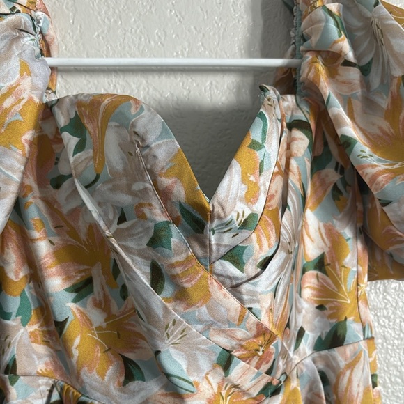 🆕 ASTR  The Lable  Revolve 
NWOT Satin - Picture 7 of 7